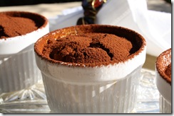 clafoutis chocolat raisin saupoudre