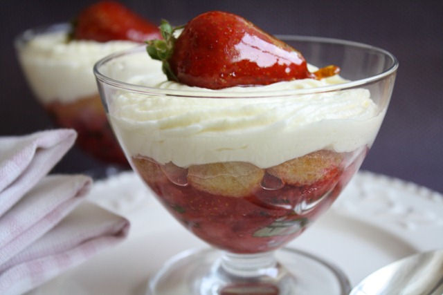 compote de fraise au basilic et mousse marscarpone